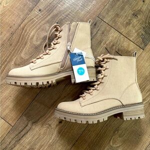 Women’s Universal Thread Fashion Boots Size 7.5 New With Tags
